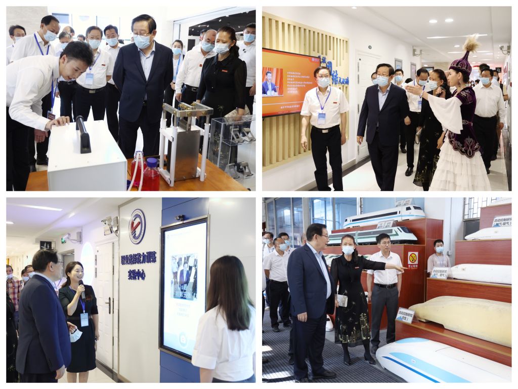 一群穿着西装的人描述已自动生成 一群穿着西装的人描述已自动生成