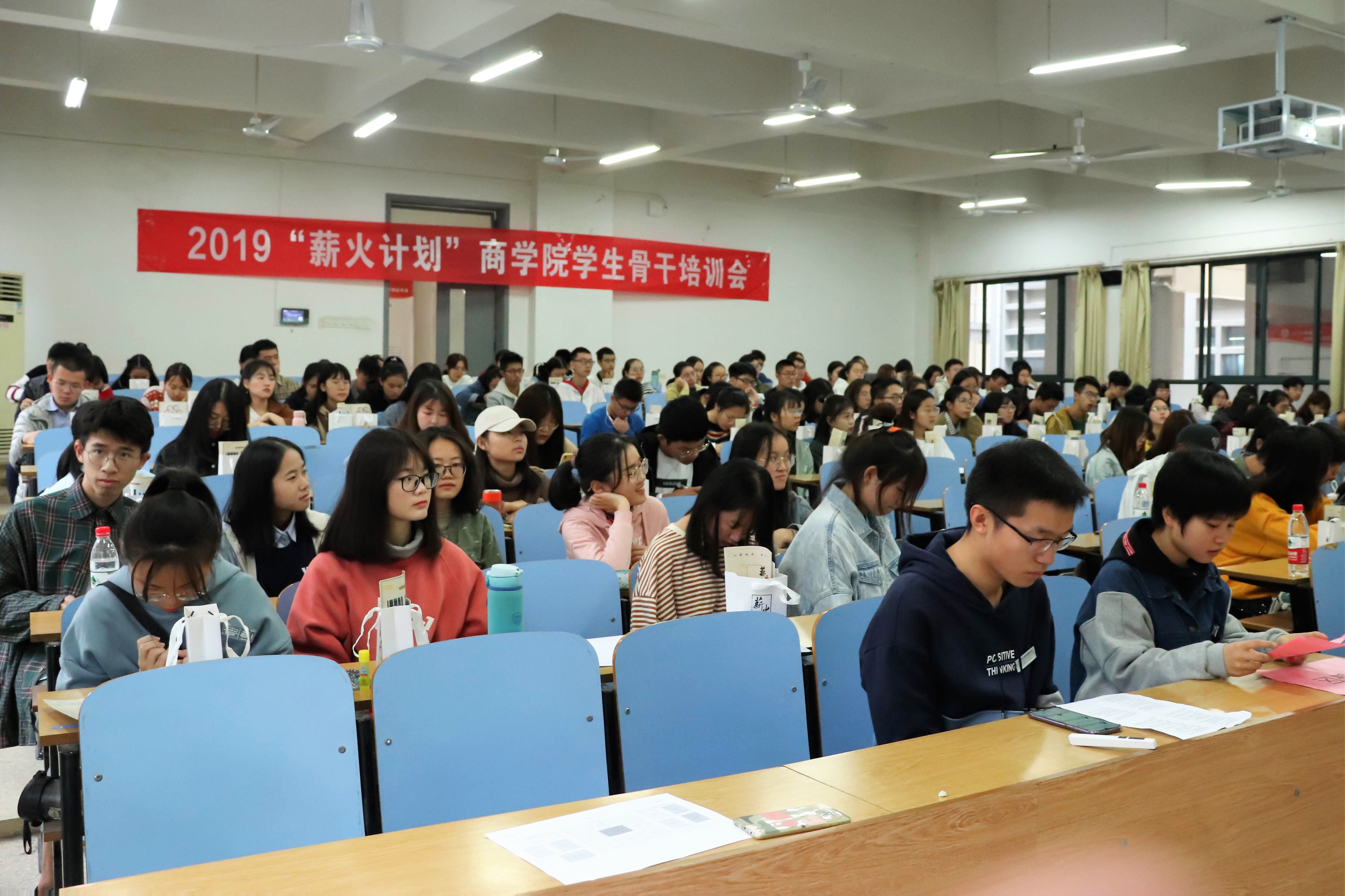 观众.jpg 观众.jpg