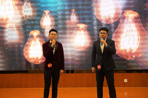 主持2.jpg 主持2.jpg